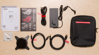 ASUS ROG Strix OLED XG32UCWMG In The Box Picture