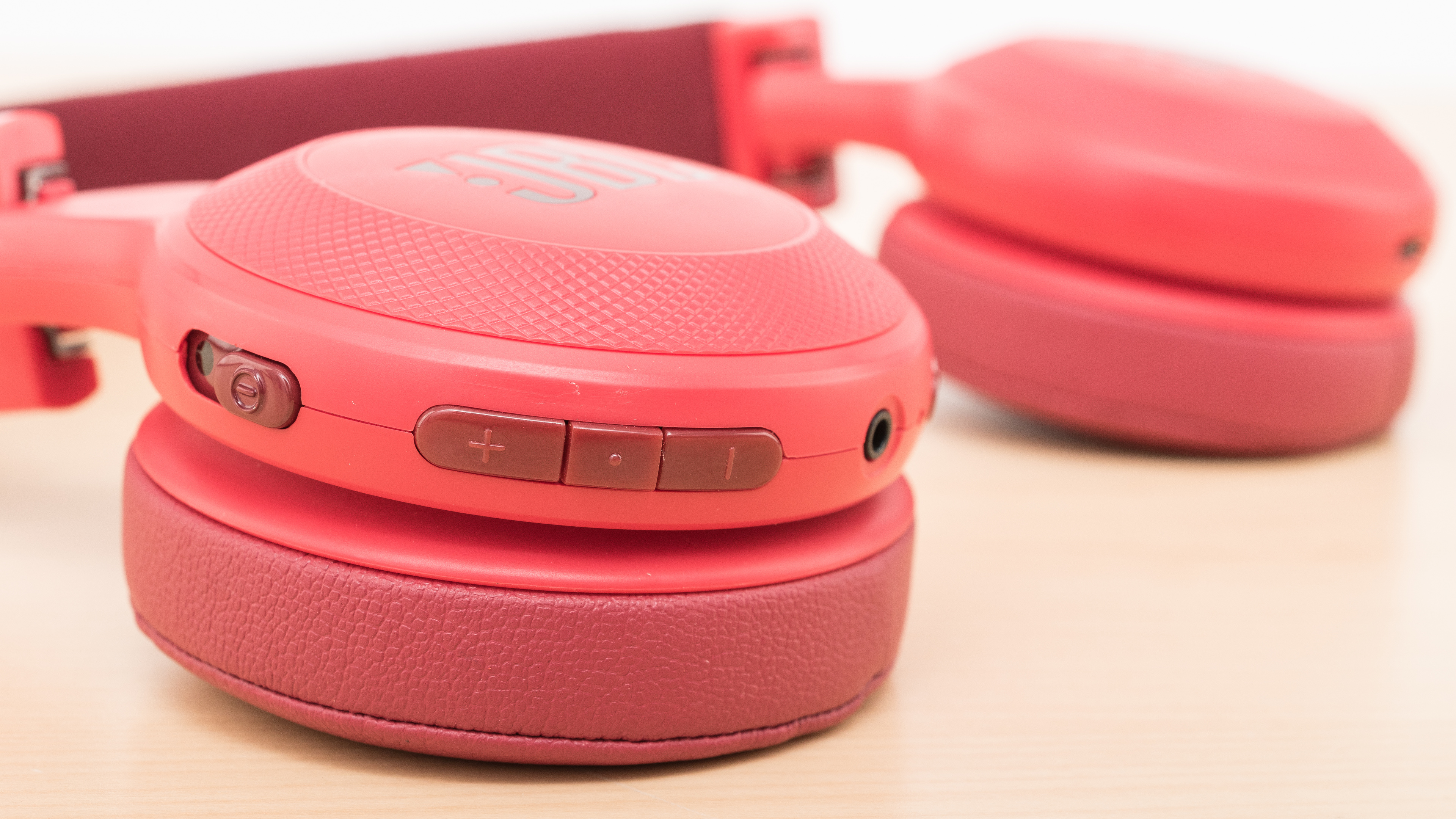 JBL E45BT Wireless Review - RTINGS.com