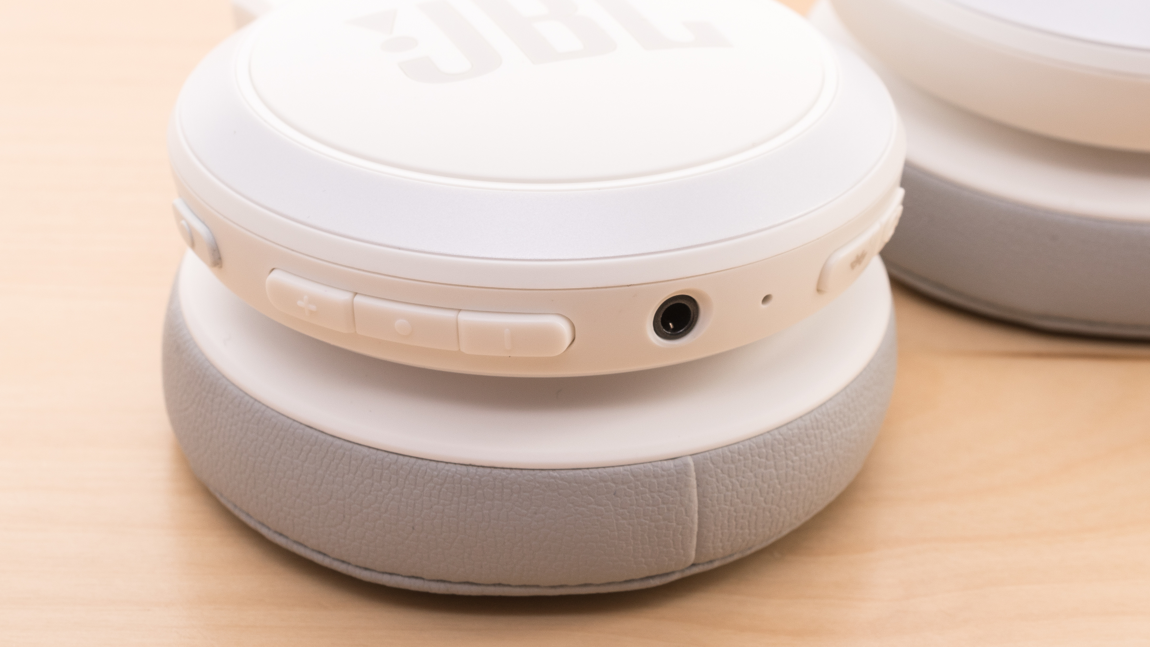 JBL Live 400BT Wireless Review - RTINGS.com