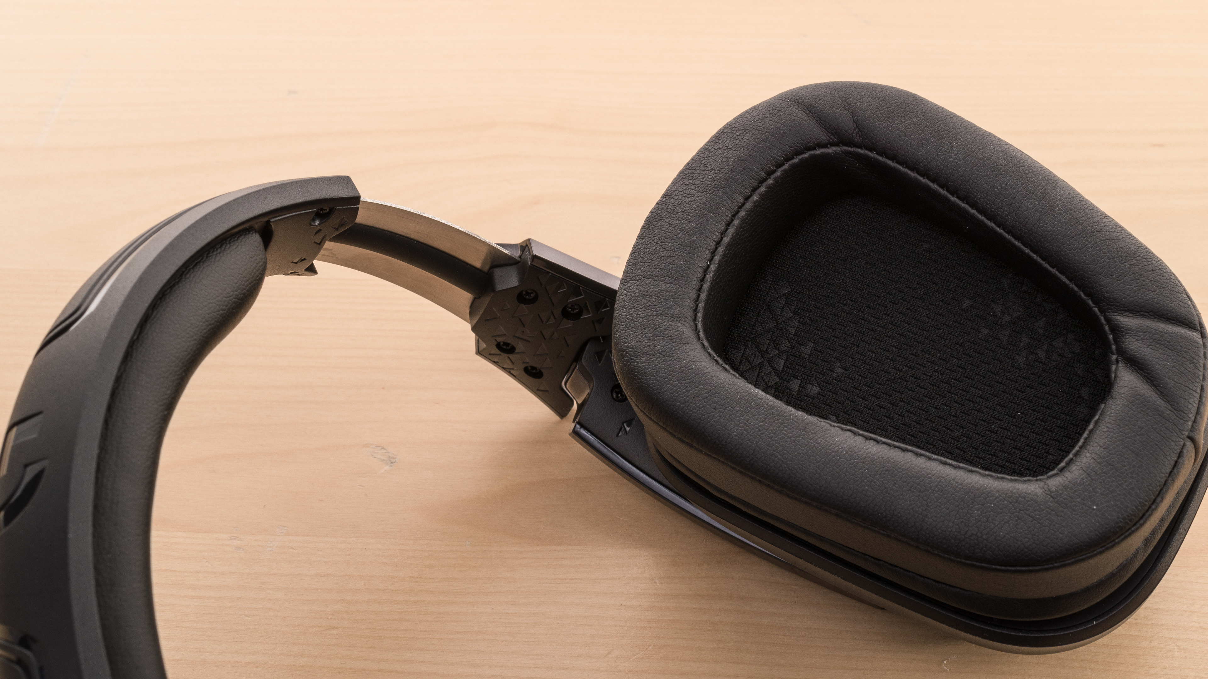 Logitech G935 Wireless Gaming Headset Review - RTINGS.com